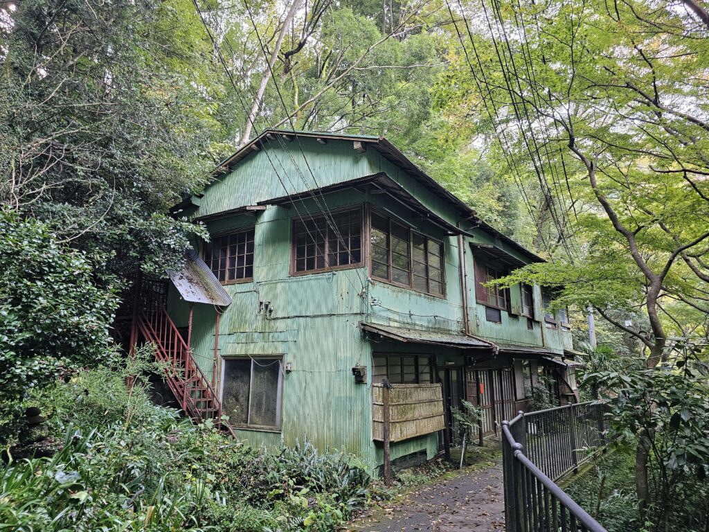 古いの家